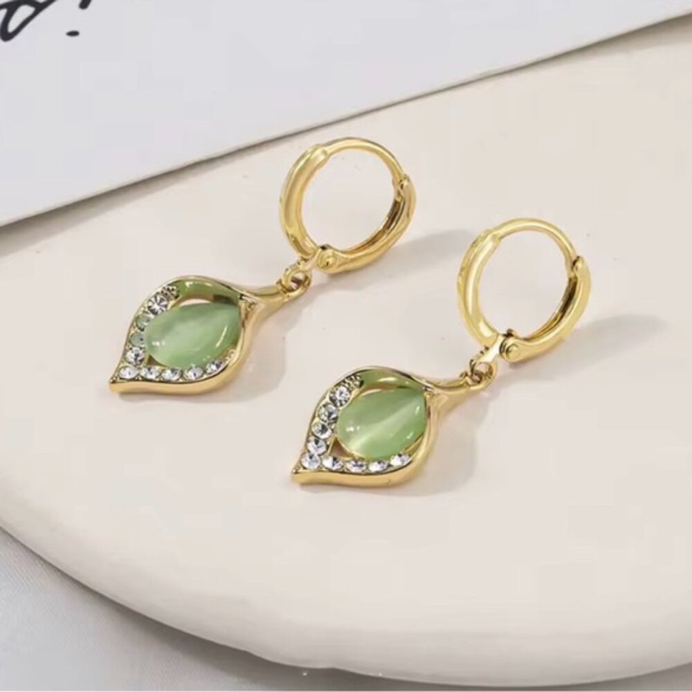 Elegant Water Drop Earrings in Green or Pearl